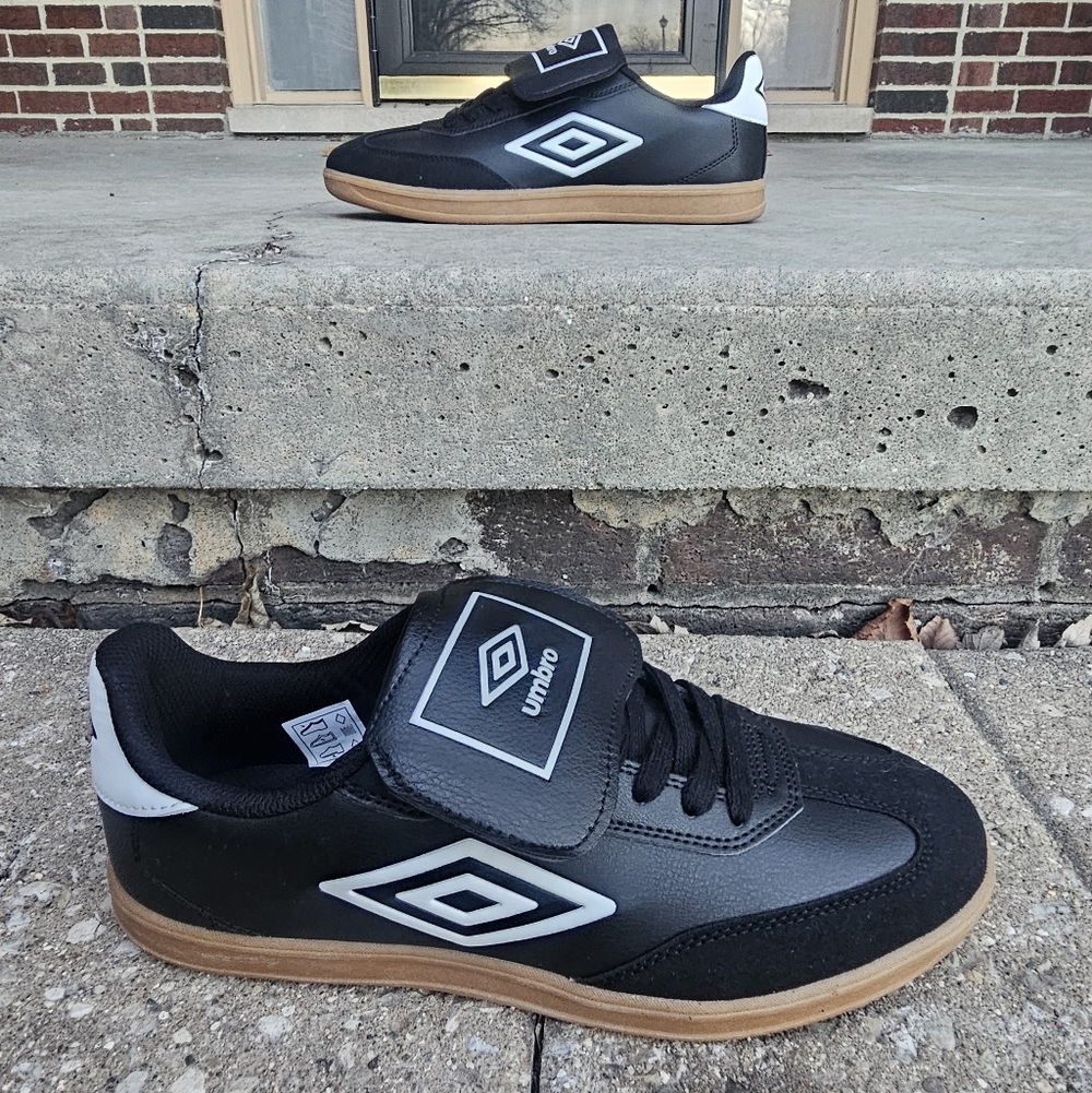 NWOT Men's Umbro Shoes
